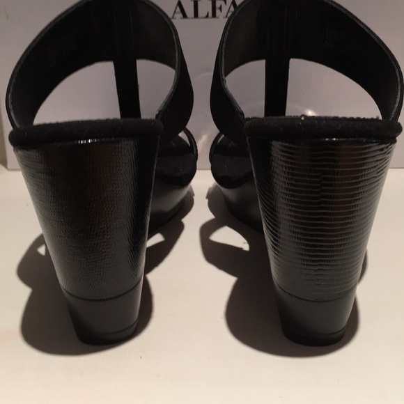 Shoe - Picture 4 of 5